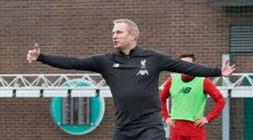 كشف تكتيكي جديد.. مساعد أرتيتا يشرح تطور رميات تماس برينتفورد بعد أرسنال